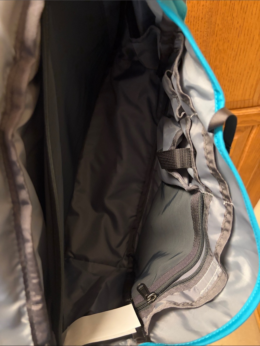 Patagonia Bright Turquoise 12l Mini Mass Messenger Bag with Light Gray Straps - Picture 3 of 10